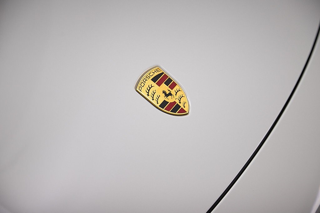 2022 PORSCHE TAYCAN - Image 19