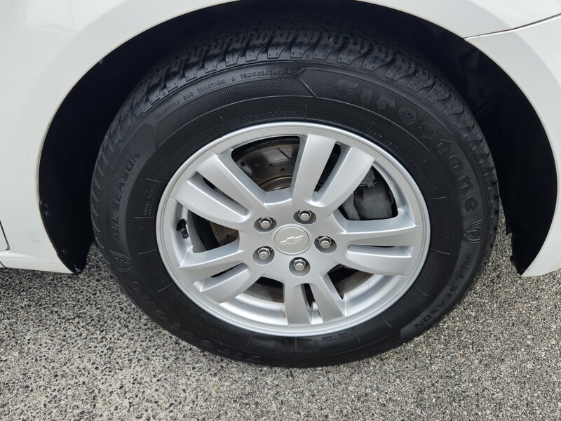 2013 Chevrolet Sonic LT photo 16