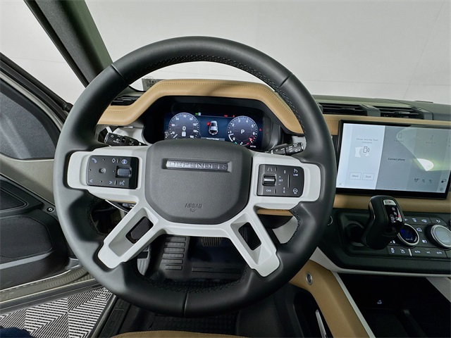2025 Land Rover Defender 110 S photo 3