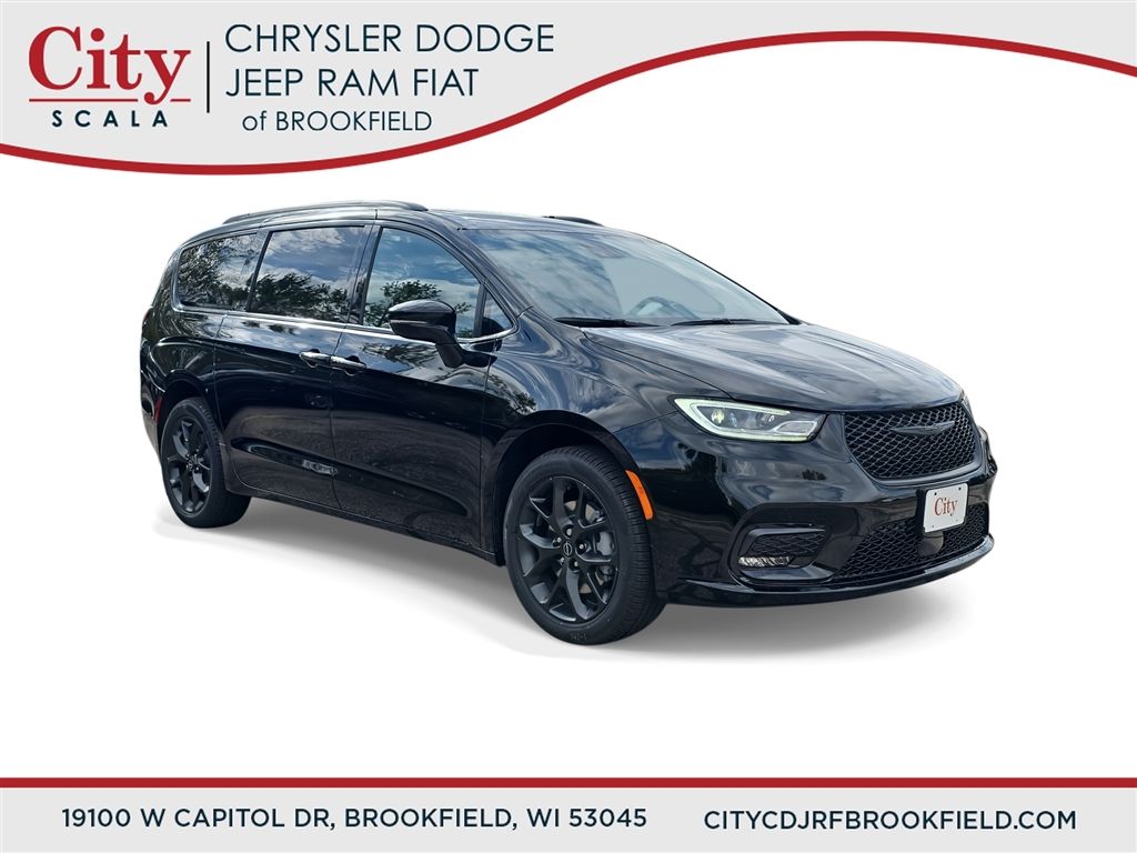 2026 Chrysler Pacifica Limited's photo