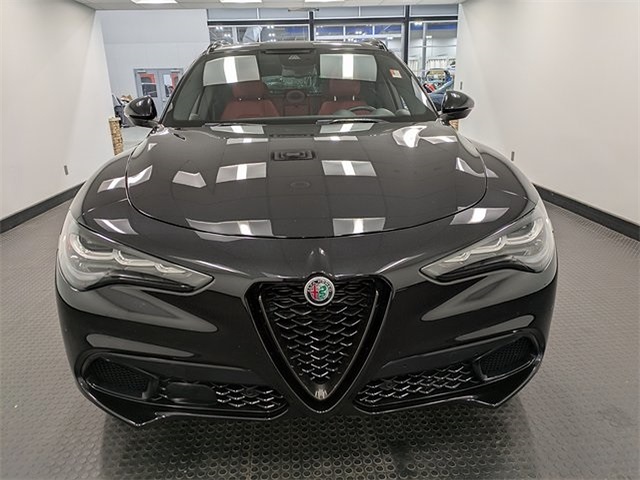 2024 Alfa Romeo Stelvio Ti photo 2