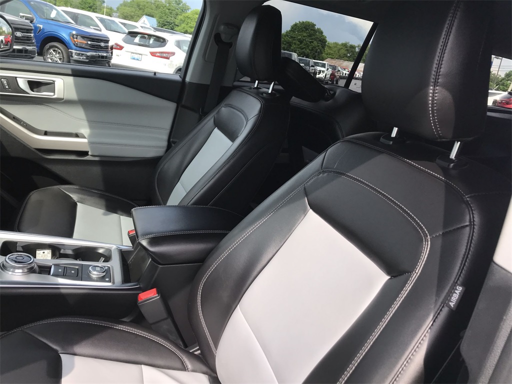 2023 Ford Explorer XLT photo 11