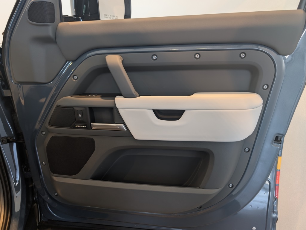 2025 Land Rover Defender 110 S photo 26