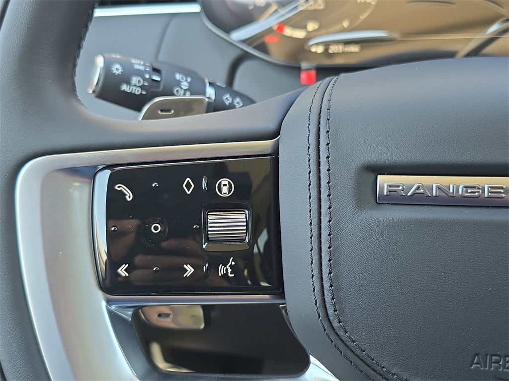 2025 Land Rover Range Rover SE photo 17