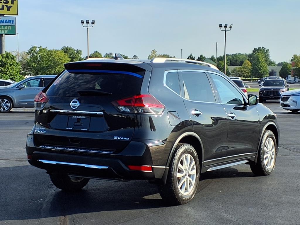 2018 Nissan Rogue SV photo 8