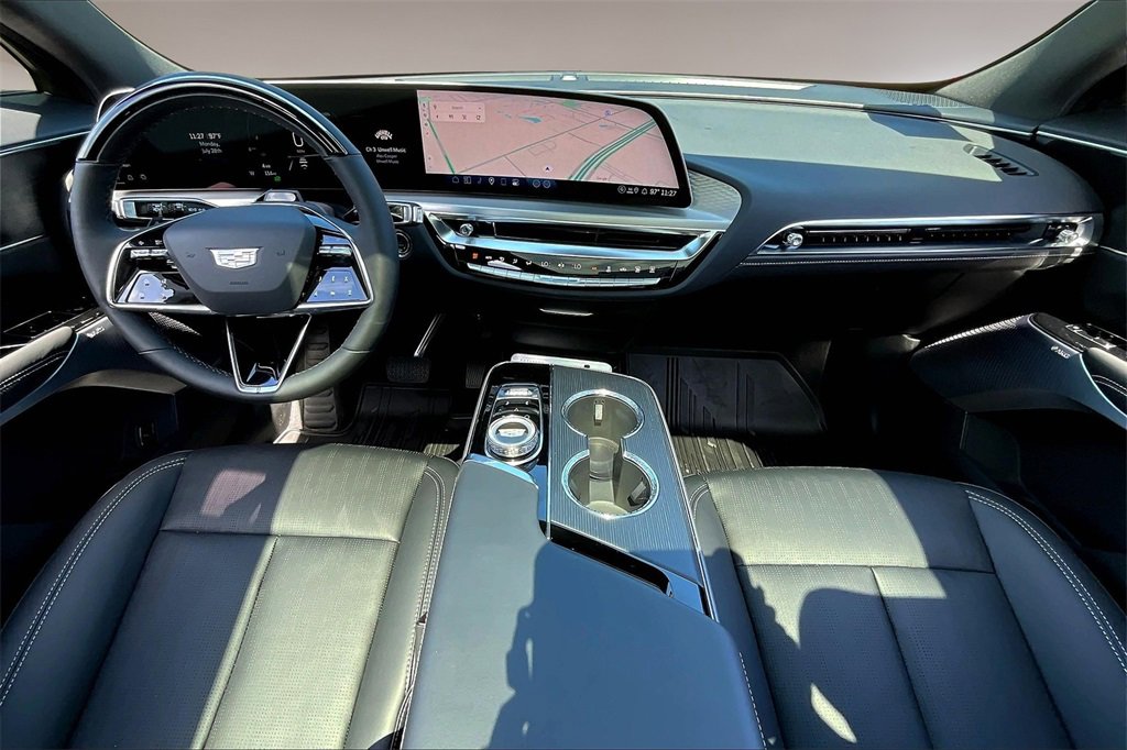 2025 Cadillac Lyriq Luxury photo 5