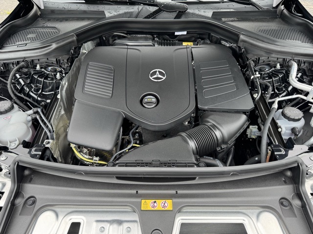2025 Mercedes Benz GLC 300 4MATIC photo 5