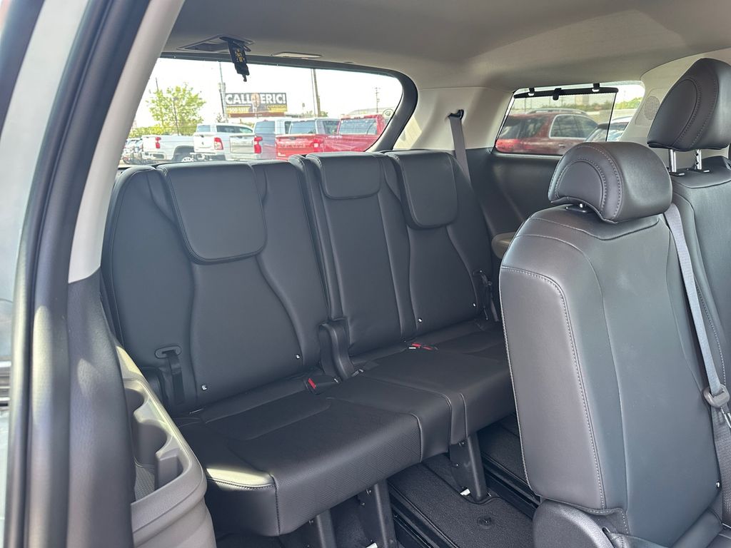 2025 Kia Carnival EX photo 24