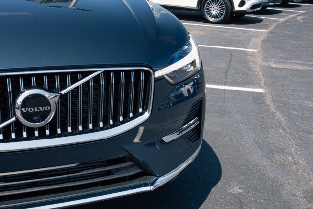 2022 Volvo XC60 Recharge Hybrid T8 Inscription Expression photo 3