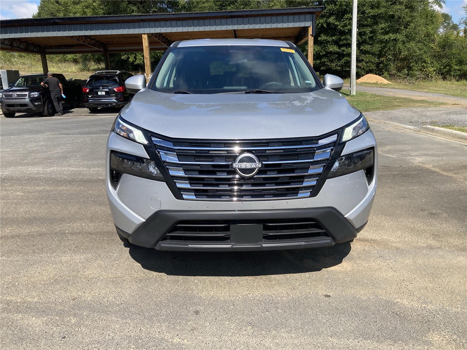 2024 Nissan Rogue SV photo 3