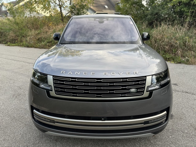 2023 Land Rover Range Rover SE photo 2
