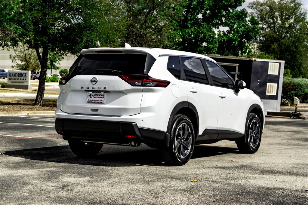 2026 Nissan Rogue SV photo 3