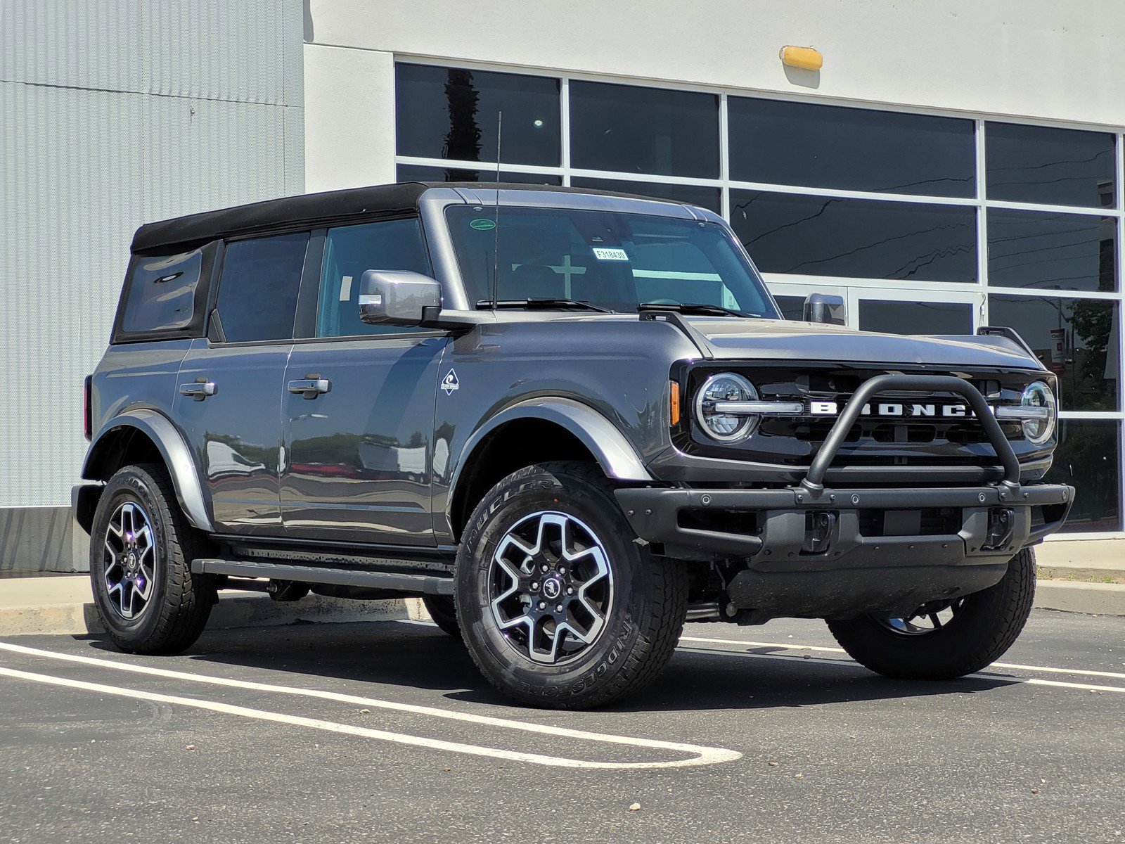 2024 Ford Bronco 4-Door Outer Banks's photo