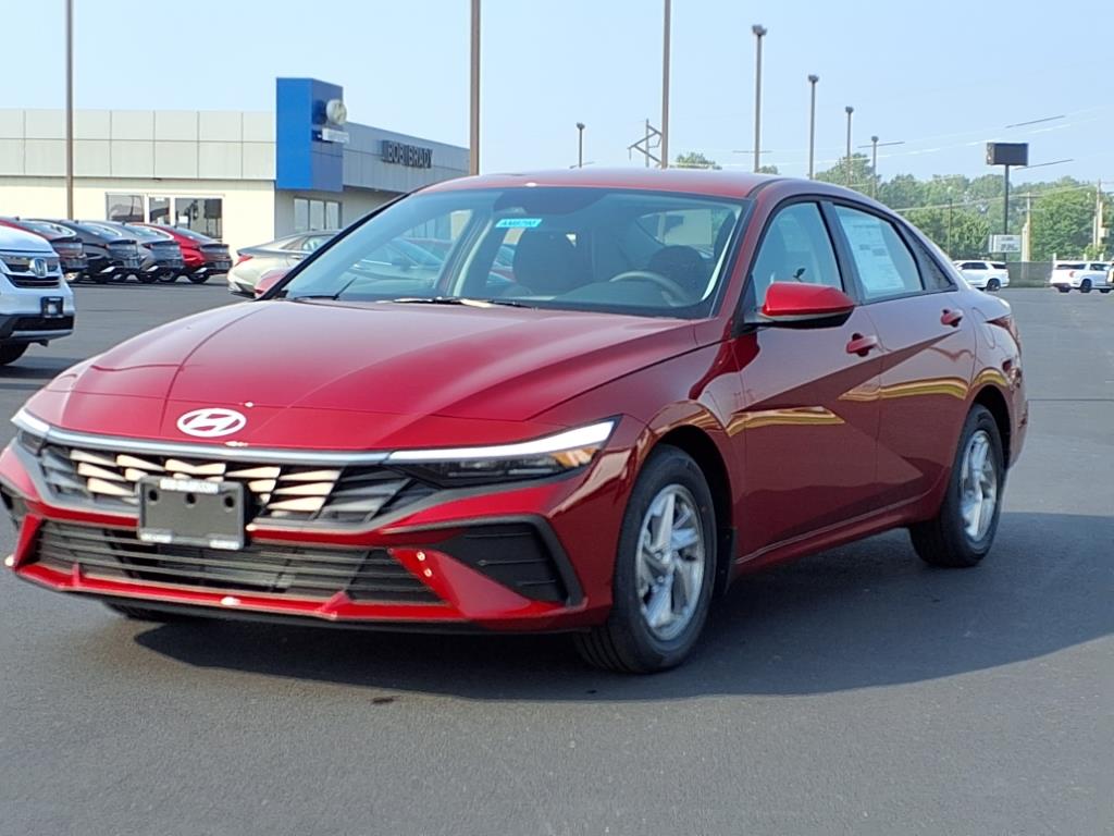 2025 Hyundai Elantra SE photo 11