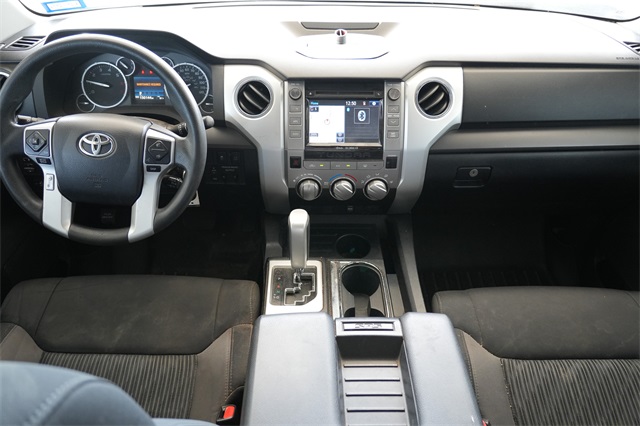 2016 Toyota Tundra SR5 photo 2