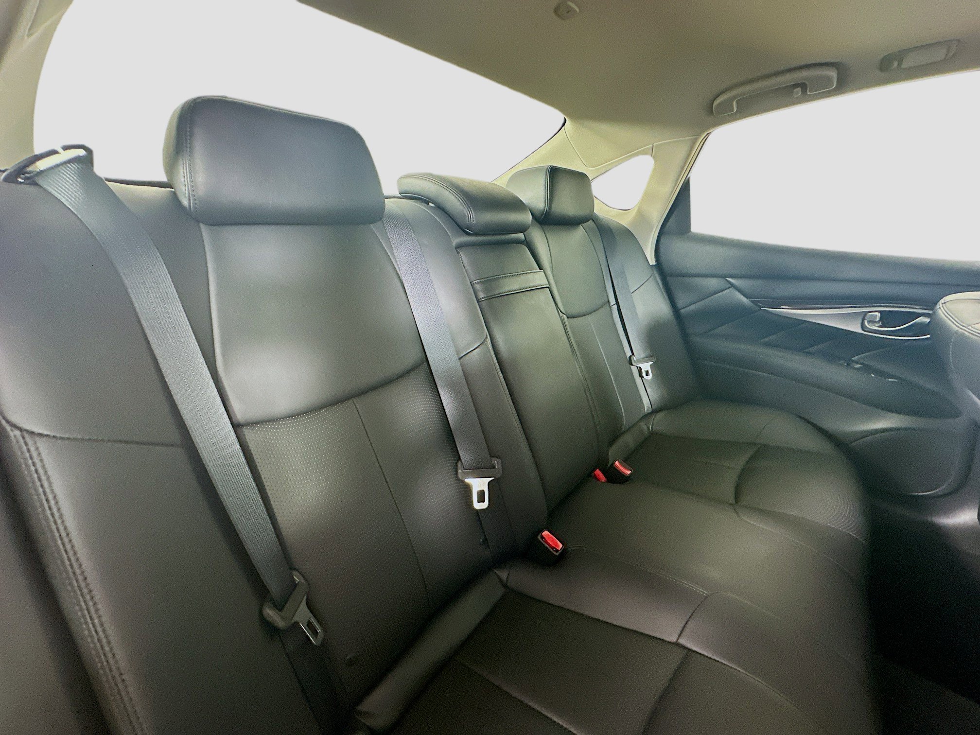 2017 Infiniti Q70 photo 32