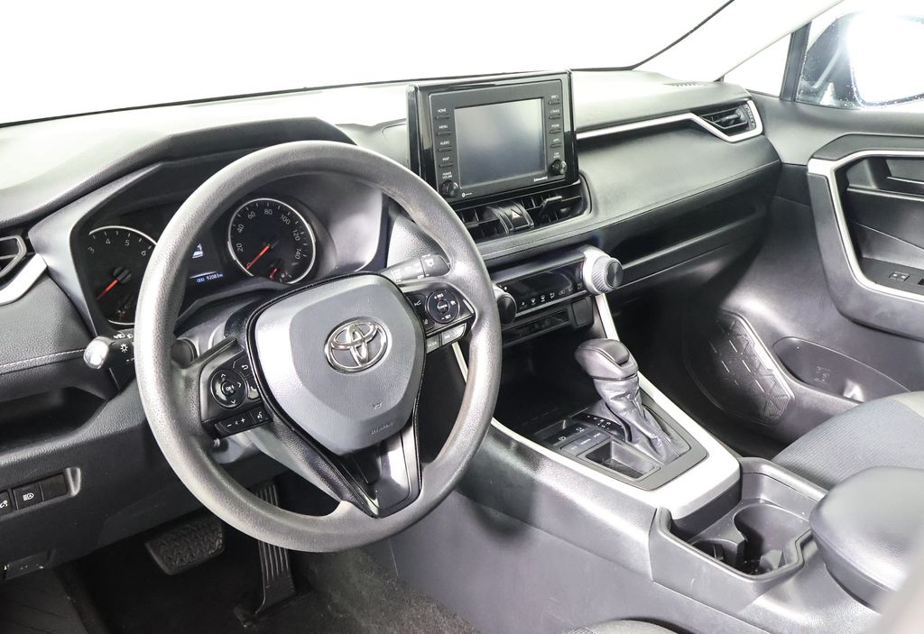 2021 Toyota RAV4 LE photo 6