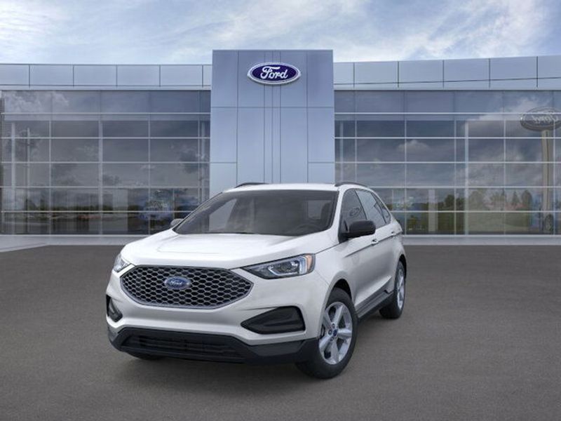 2024 Ford Edge SE photo 2