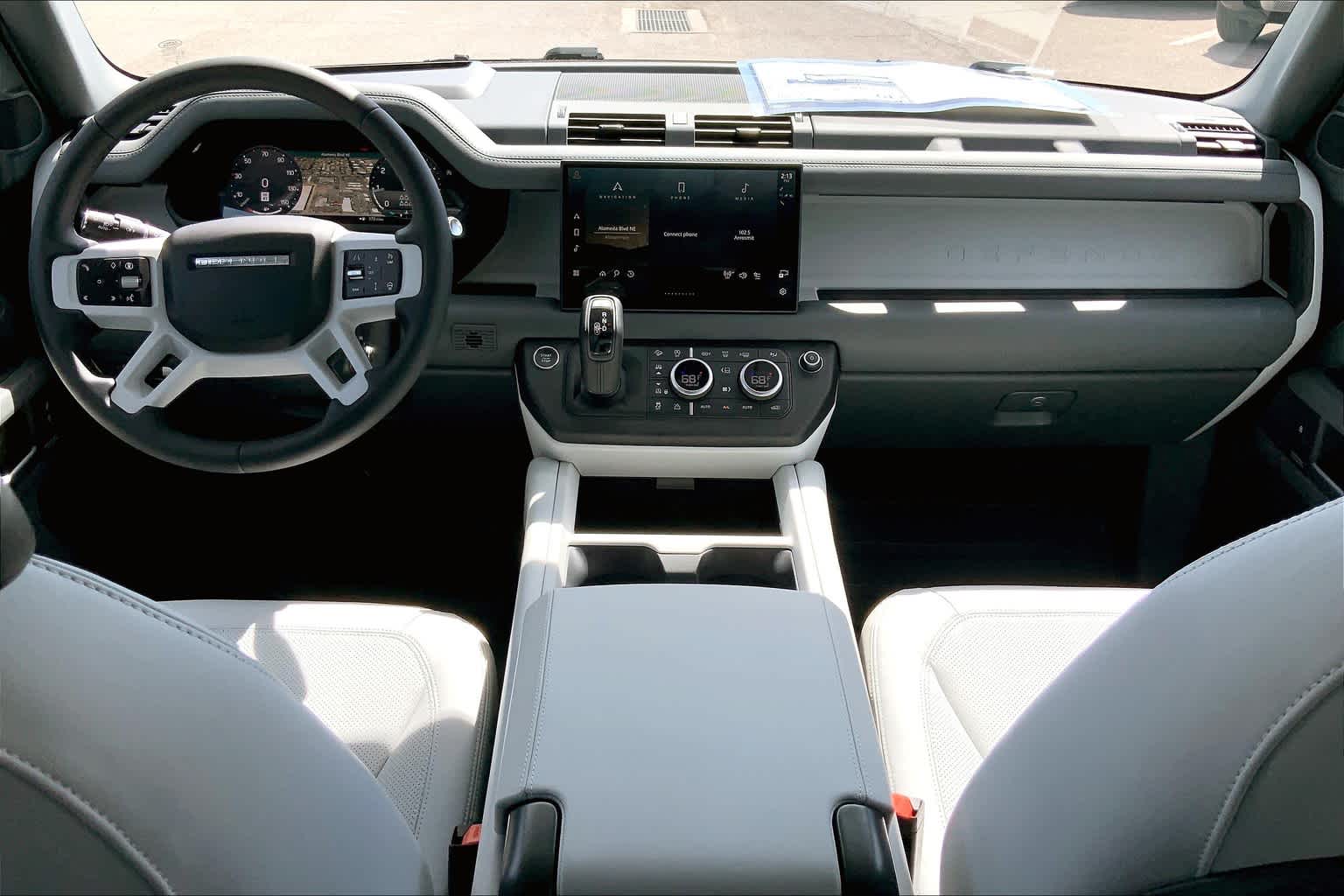 2025 Land Rover Defender 130 X-Dynamic SE photo 5