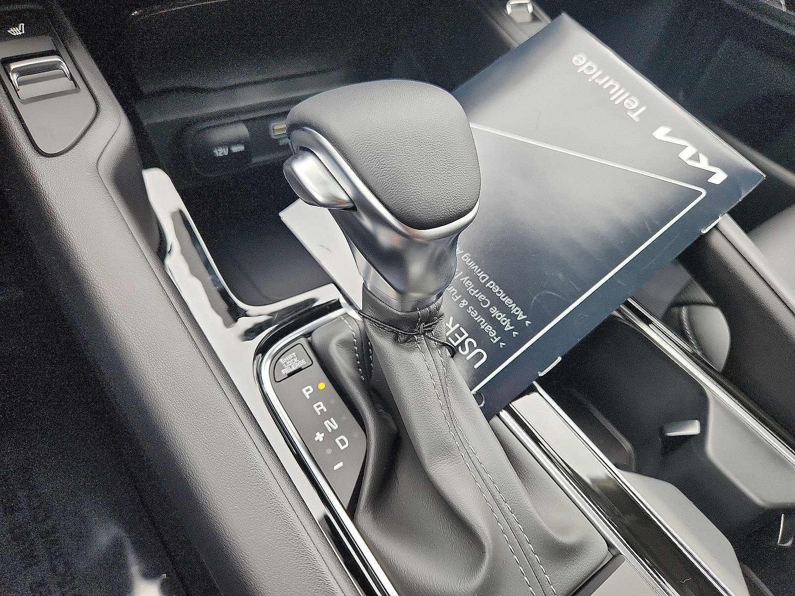 2025 Kia Telluride S photo 6