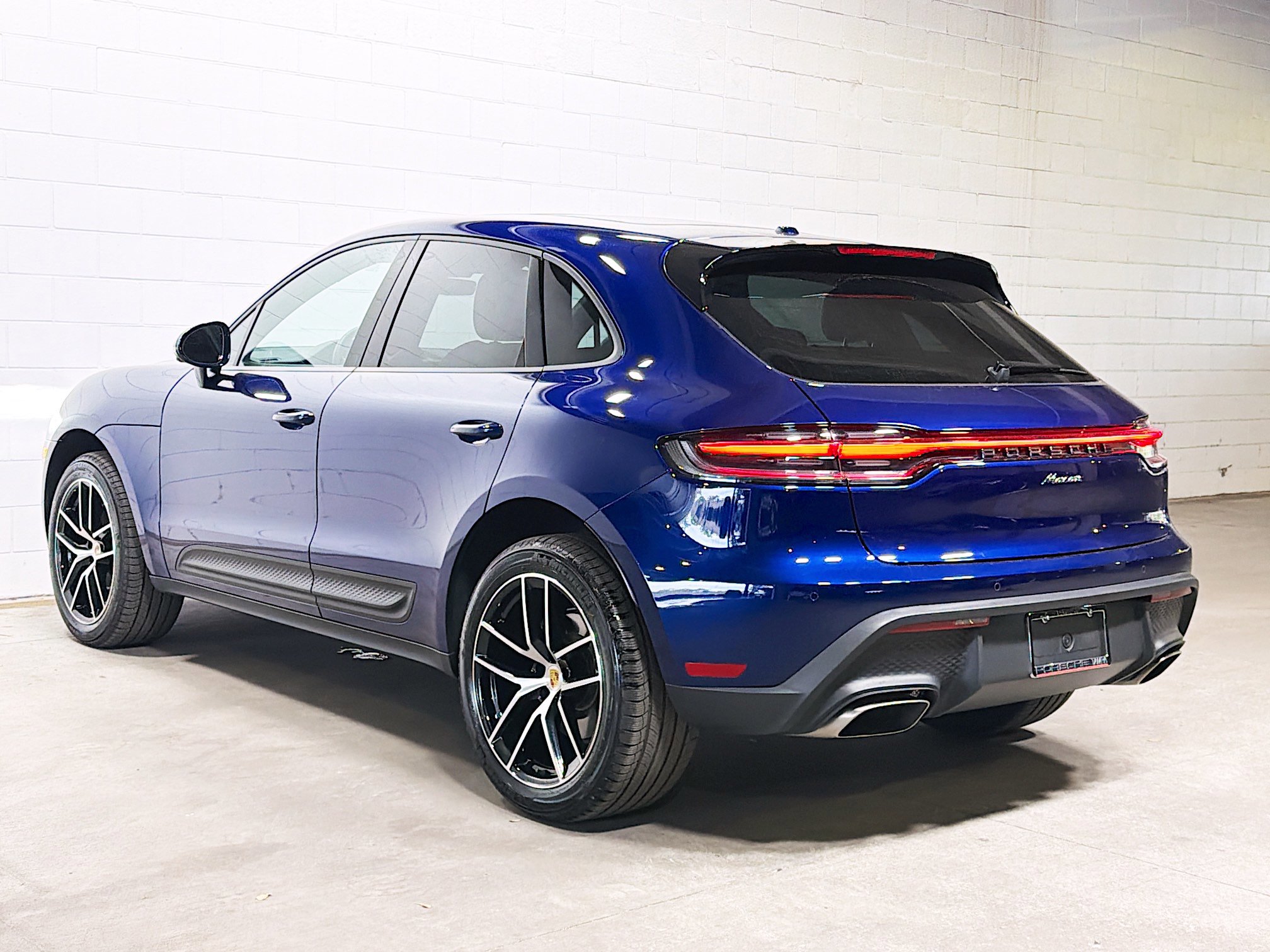 2025 Porsche Macan T photo 3
