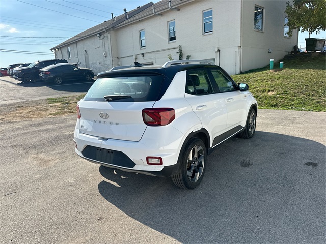 2022 Hyundai Venue SEL Limited photo 2