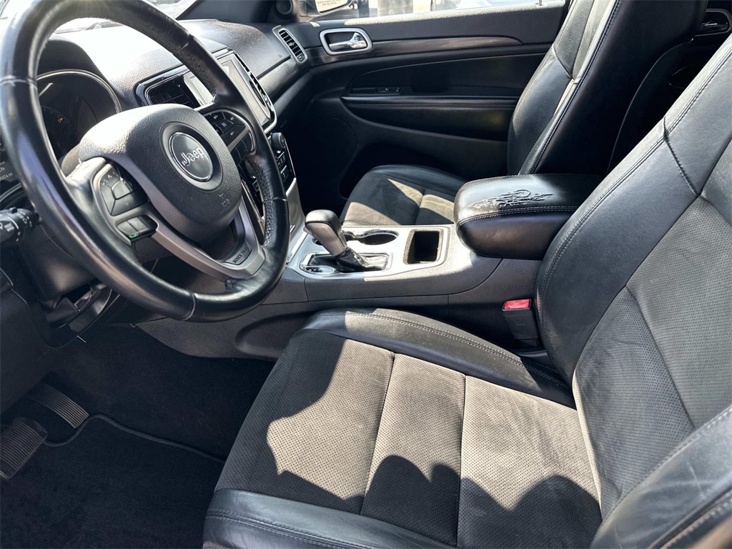2019 Jeep Grand Cherokee Laredo E photo 12