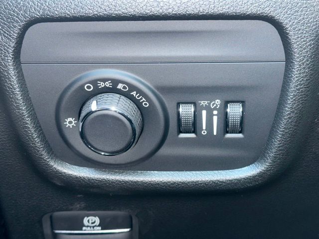 2025 Jeep Grand Cherokee Laredo photo 15