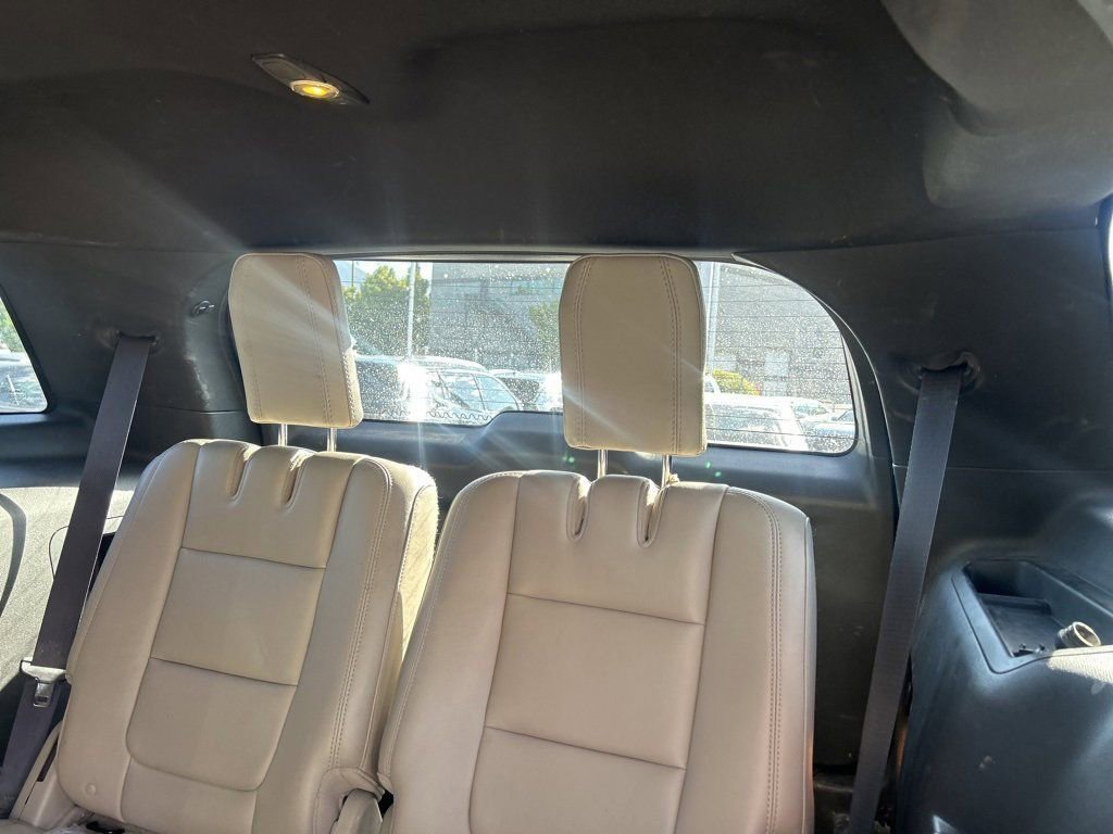 2015 Ford Explorer XLT photo 16