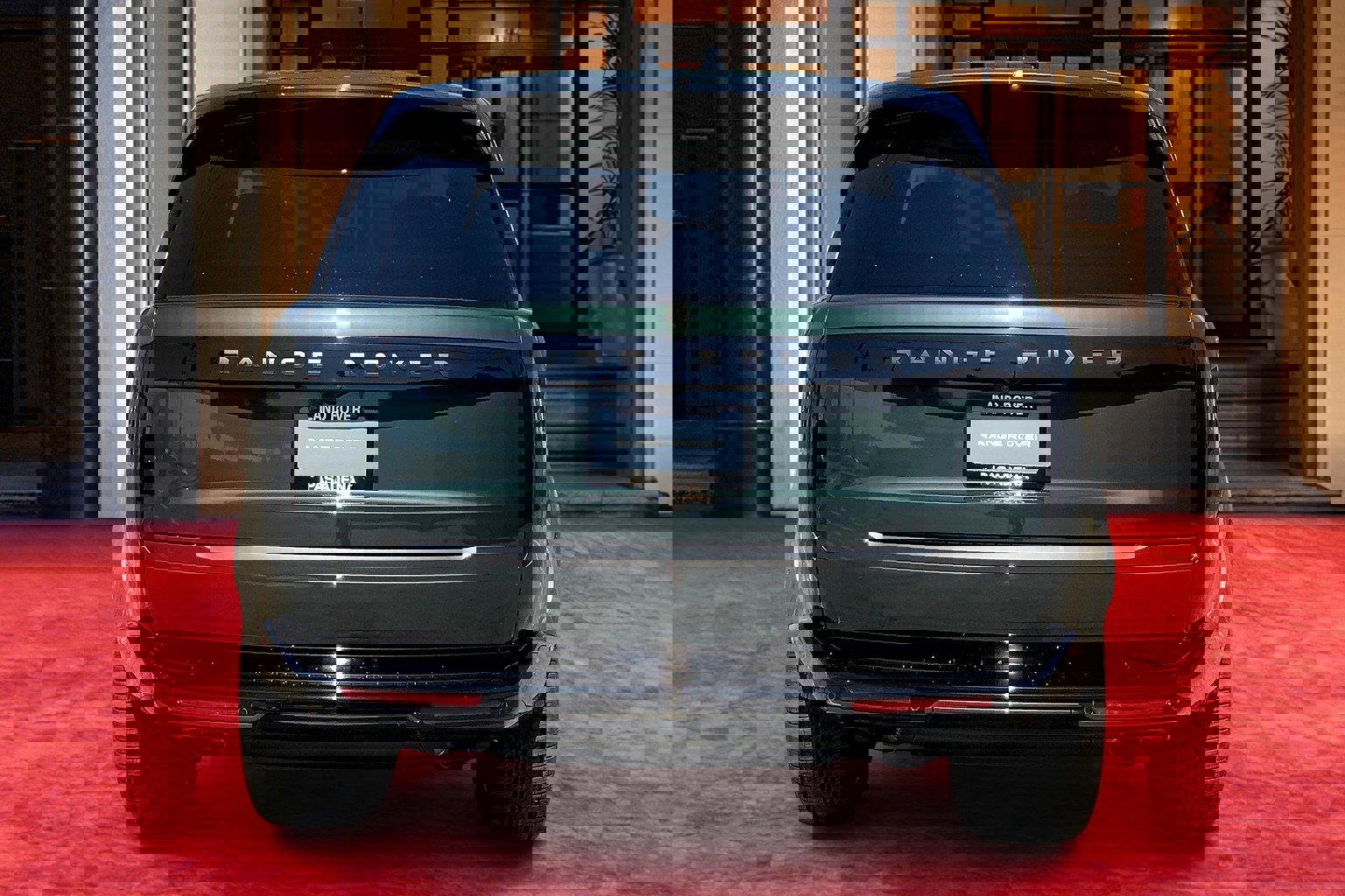 2025 Land Rover Range Rover SE photo 4