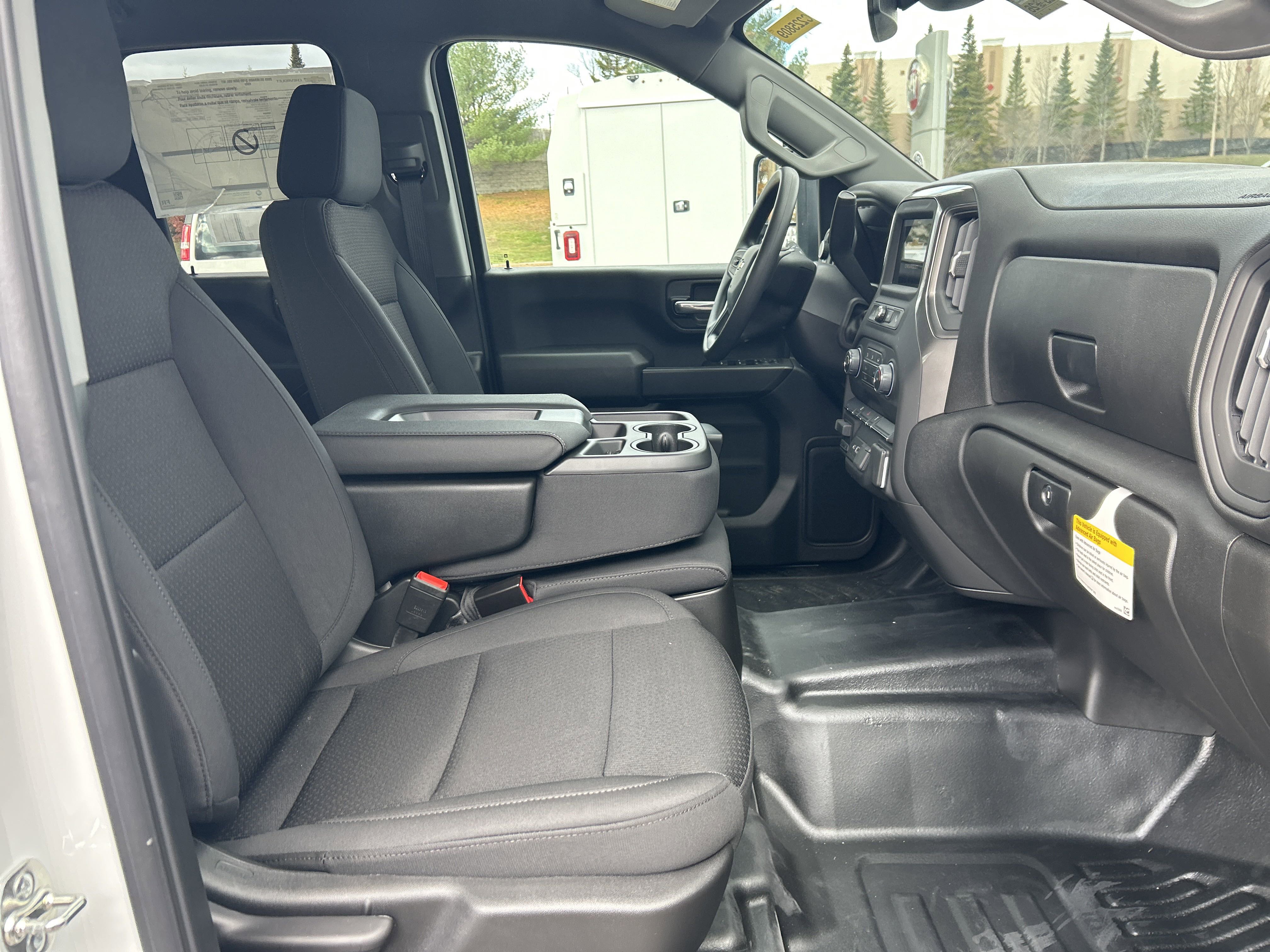 2025 Chevrolet Silverado 3500HD photo 2