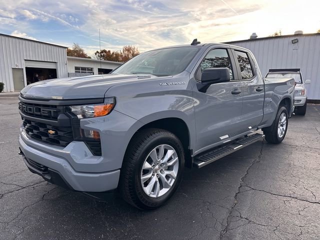 2025 Chevrolet Silverado 1500 Custom photo 4