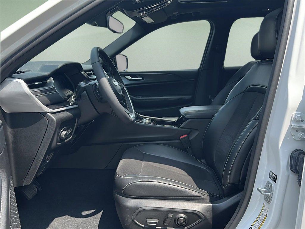 2023 Jeep Grand Cherokee Altitude photo 9
