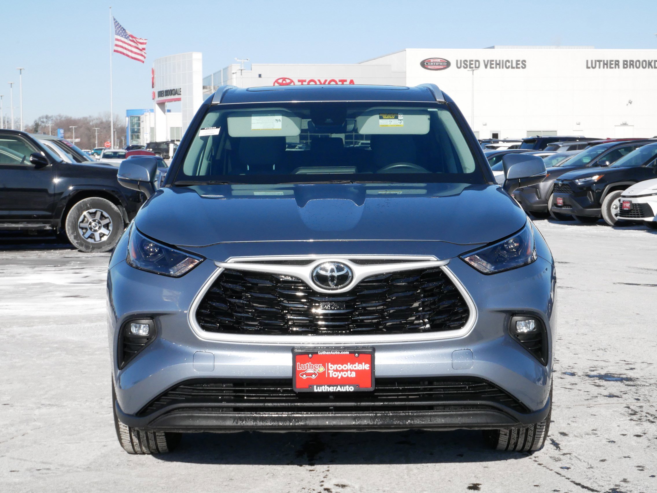 Certified 2024 Toyota Highlander XLE with VIN 5TDKDRBH2RS550198 for sale in Brooklyn Center, Minnesota