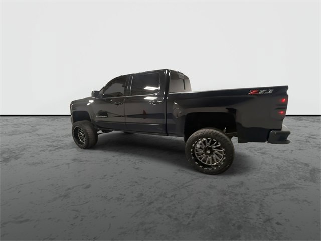2018 Chevrolet Silverado 1500 LT photo 2
