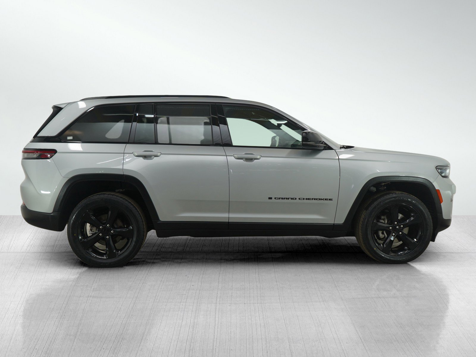 2023 Jeep Grand Cherokee Altitude photo 3