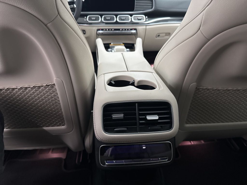 2026 Mercedes Benz GLS 450 4MATIC photo 20