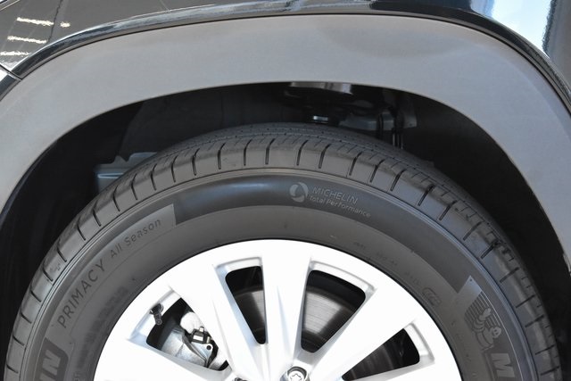 2023 Toyota Corolla Cross LE photo 25