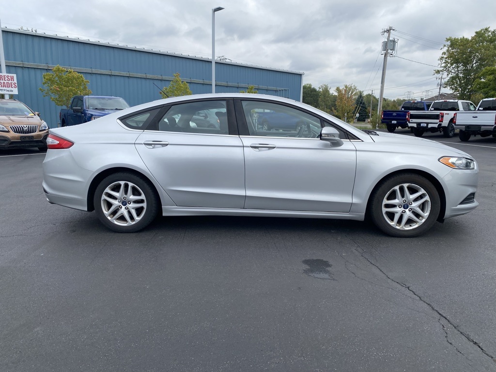 2016 Ford Fusion SE photo 6