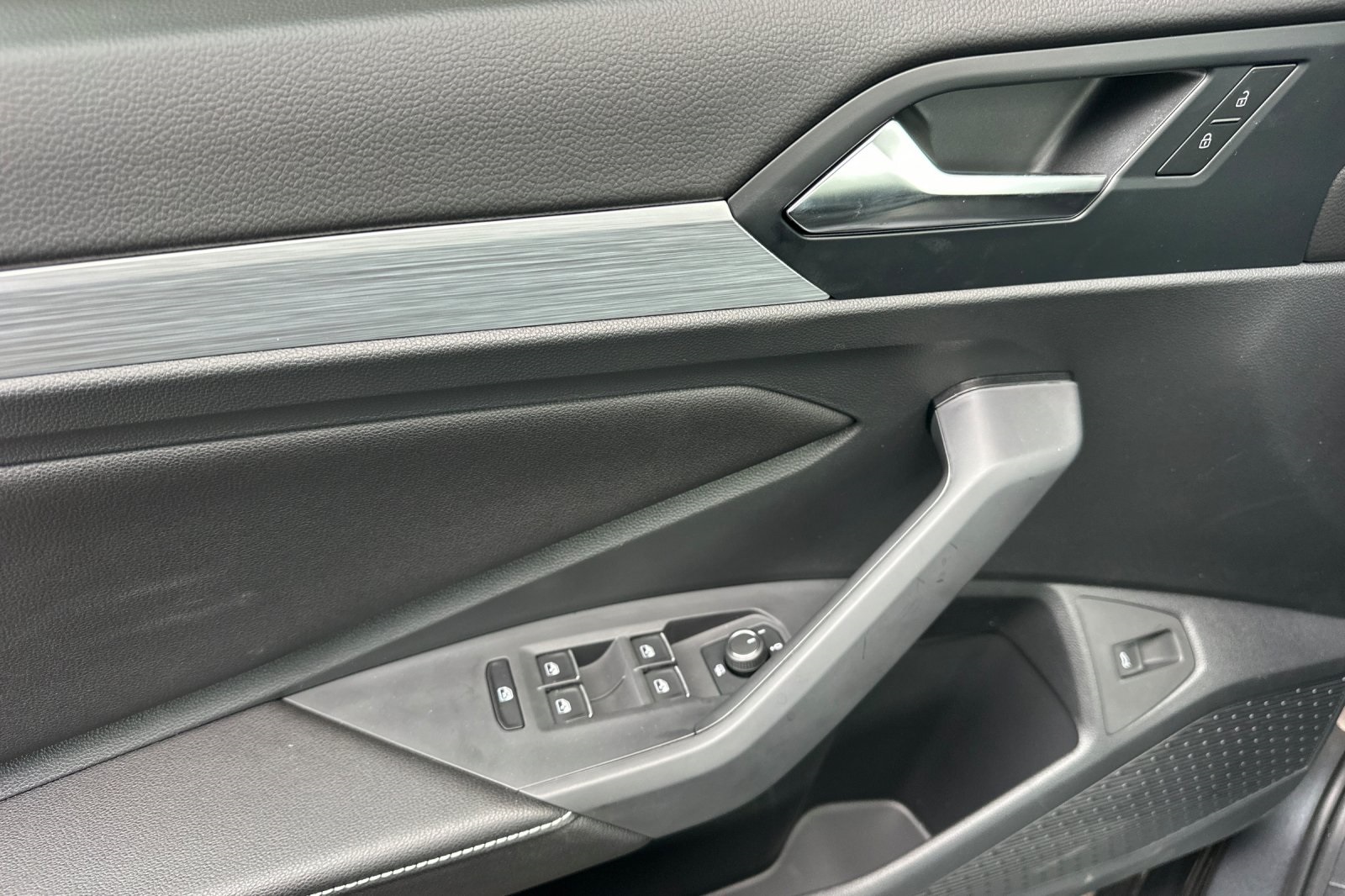 2025 Volkswagen Jetta 1.5T S photo 9