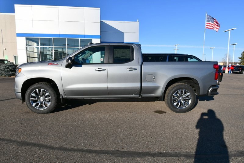 2025 Chevrolet Silverado 1500 RST photo 3