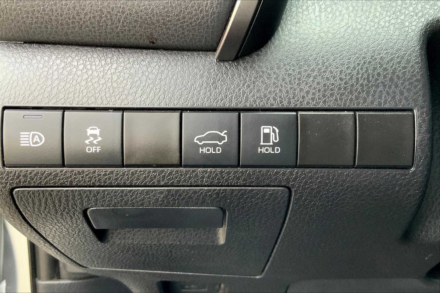 2022 Toyota Camry LE photo 31