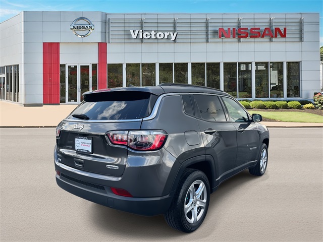 2023 Jeep Compass Latitude photo 3