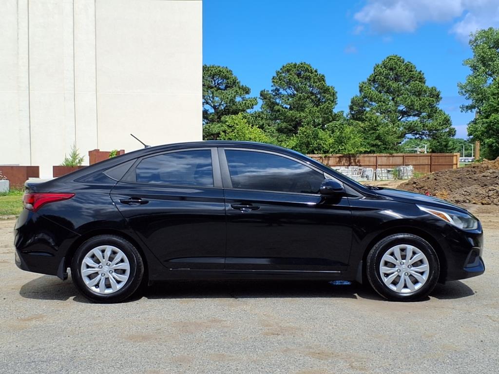 2020 Hyundai Accent SE photo 2