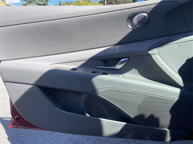 2024 Hyundai Elantra SEL photo 25
