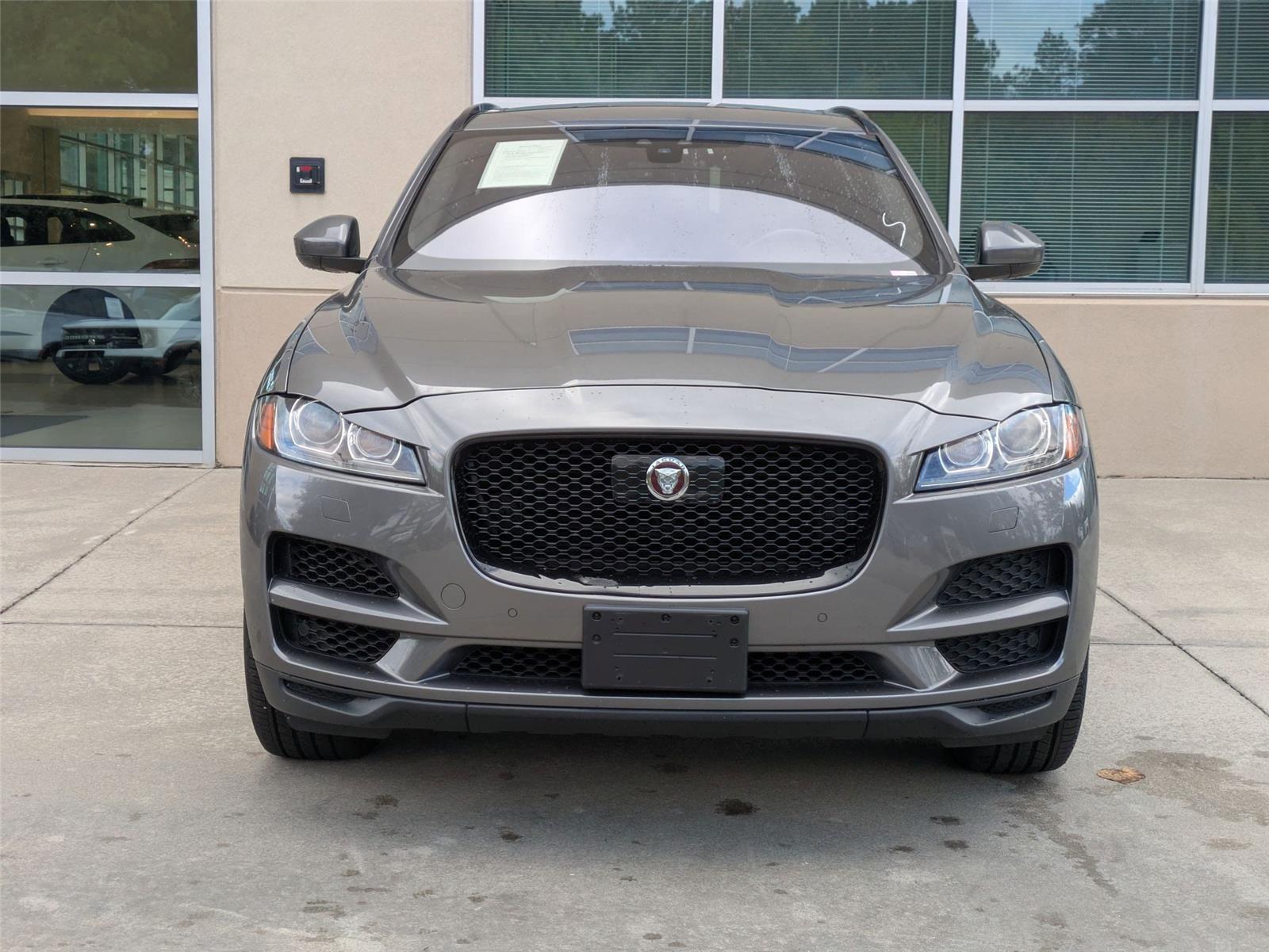 2019 Jaguar F-PACE Prestige photo 2
