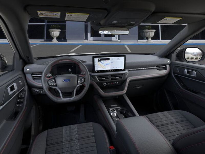 2025 Ford Explorer ST-Line photo 4