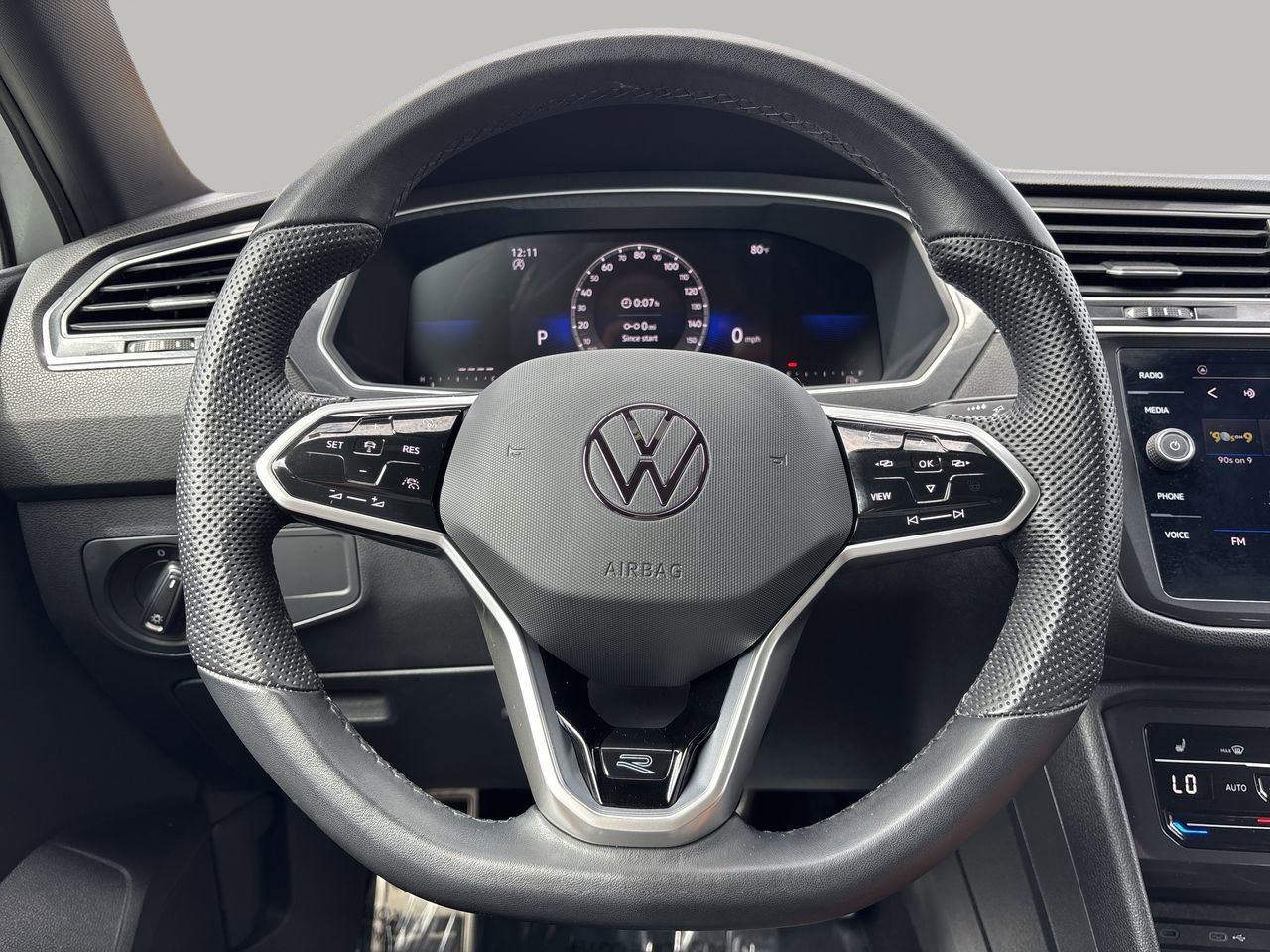 2023 Volkswagen Tiguan SE R-Line Black photo 29