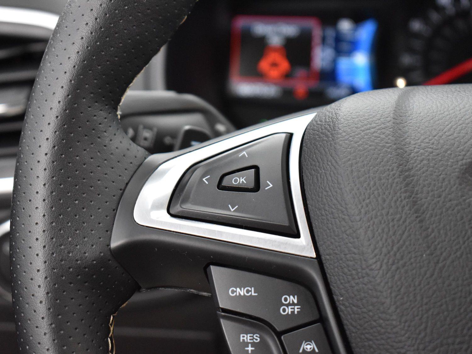 2022 Ford Edge ST photo 17