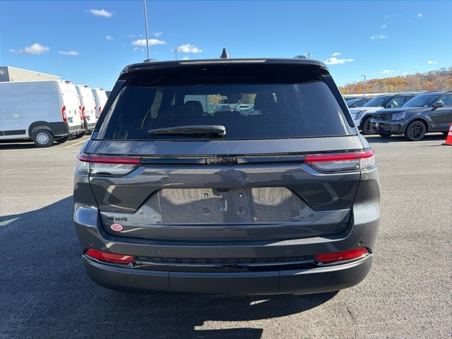 2025 Jeep Grand Cherokee Altitude photo 3